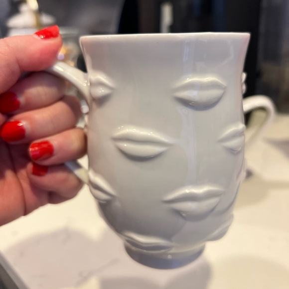 Two Jonathan Adler Gala Lips Mugs Glazed Cups White NWOT - Picture 3 of 7